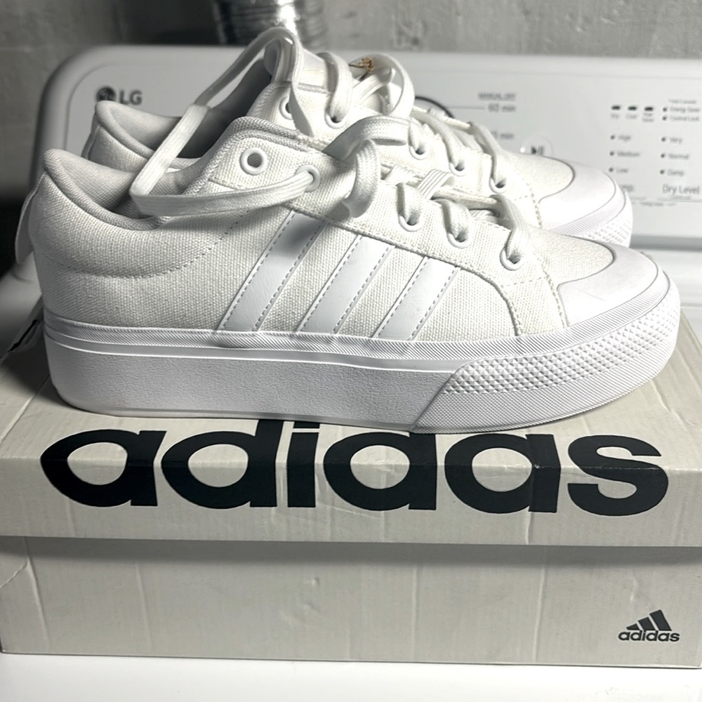 Women’s white new balance sneakers